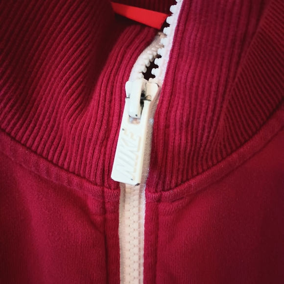 Vintage Nike zip up jacket with pockets on the sides. - Picture 7 of 8